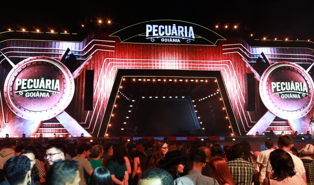 O que a Copa do Mundo de 2026 ensina sobre o poder do rádio nos grandes eventos Público acompanha show na Pecuária de Goiânia, evento que movimenta milhares de pessoas e gera oportunidades para empresas, comércio e serviços.